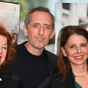 Régine Elmaleh, Gad Elmaleh, Judith Elmaleh et David Elmaleh à la première du film "Reste Un Peu" au cinéma UGC Ciné Cité Les Halles à Paris, le 15 novembre 2022. © Guirec Coadic/Bestimage 