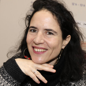 "Mais j'ai fini par faire cette démarche plus pour moi, pour mes enfants, pour faire passer quelque chose. Que cette lignée soit réelle, sans que ça ne soit plus un problème."
Mazarine Pingeot - 38e salon du livre de Paris à la Porte de Versailles à Paris le 18 mars 2018. © Cédric Perrin/Bestimage