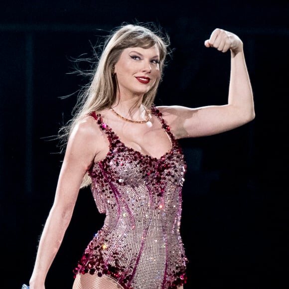 Les organisateurs ont aussi été pointés du doigt pour avoir empêché les spectateurs d'apporter des bouteilles d'eau. 
Photo © 2023 RS Fotos/The Grosby Group Buenos Aires, 9 novembre 2023 Taylor Swift ne peut cacher son bonheur après avoir reçu la chaleur du public argentin lors de son tout premier concert dans le pays. Il s'agit du premier concert d'une série de trois, tous à guichets fermés, dans le cadre de sa tournée Eras Tour.