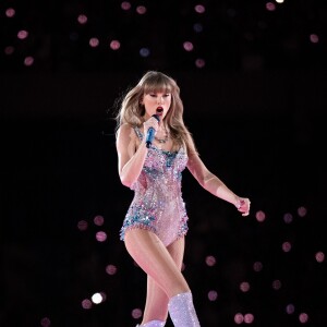 "La sécurité et le bien être de mes fans, des autres artistes et des techniciens doit toujours être prioritaire", a indiqué Taylor Swift sur ses réseaux sociaux tout en saluant la mémoire de la victime.
Buenos Aires, ARGENTINE - Concert de Taylor Swift à Buenos Aires.