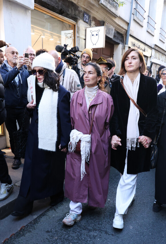 ou encore Julie Gayet
Isabelle Adjani participe à la marche silencieuse pour la paix au Proche-Orient, entre l'Institut du monde arabe et le musée d'art et d'histoire du judaïsme à Paris, le 19 novembre 2023. © Denis Guignebourg / Bestimage