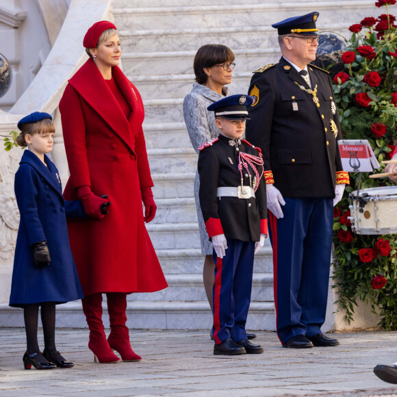 Cette fois-ci Jacques et Gabriella en revanche étaient absents. 
La princesse Gabriella, la princesse Charlene, le prince Jacques et le prince Albert II de Monaco, la princesse Stéphanie de Monaco - La famille princière monégasque dans la cour d'honneur du palais lors de la la fête nationale à Monaco, le 19 novembre 2023. La famille princière monégasque assiste à la prise d'armes, puis à la cérémonie de remise des médailles et à un défilé militaire sur la place du palais princier. © Olivier Huitel / Pool Monaco / Bestimage 