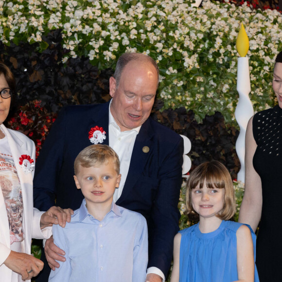 La princesse Stéphanie de Monaco, le prince Albert II, la princesse Charlene, Le prince Jacques de Monaco, marquis des Baux, La princesse Gabriella de Monaco, comtesse de Carladès - La famille princière de Monaco partage le gâteau d'anniversaire dans le cadre des commémorations du centenaire du prince Rainier III le 31 mai 2023.© Olivier Huitel/Pool Monaco/Bestimage 