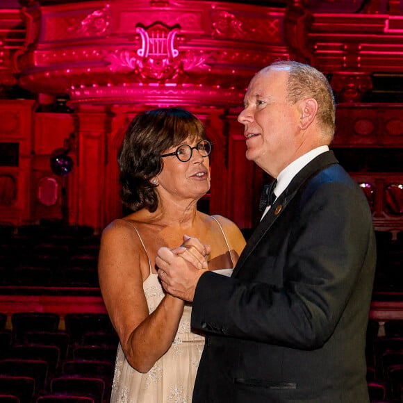 Le prince Albert II de Monaco et la princesse Stéphanie de Monaco lors du Bal du Centenaire en hommage au Prince Rainier III au profit de "The Fight Aids Monaco" à l'atrium du Casino de Monte-Carlo à Monaco, le 20 octobre 2023. © Jean-Charles Vinaj/Pool Monaco/Bestimage