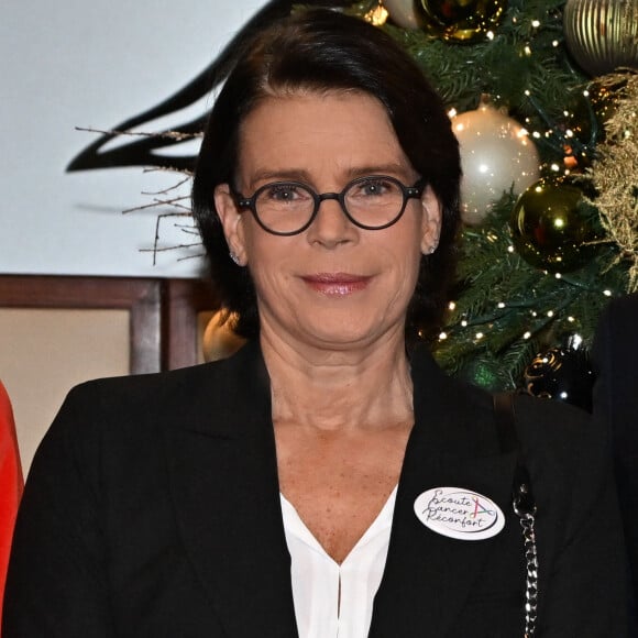 Stéphanie de Monaco est une maman présente.
La princesse Stéphanie de Monaco, le prince Albert II de Monaco et Valérie Barilaro, la présidente de l'association, durant les trente ans de l'association Ecoute Cancer Réconfort au Yacht Club de Monaco. © Bruno Bebert / Bestimage 