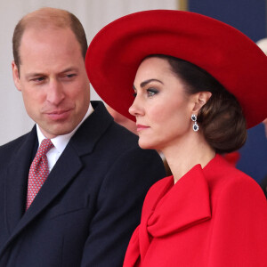 Le prince William a été un peu goujat avec Kate Middleton !
Le prince William, prince de Galles, et Catherine (Kate) Middleton, princesse de Galles, - Cérémonie de bienvenue du président de la Corée du Sud à Horse Guards Parade à Londres.