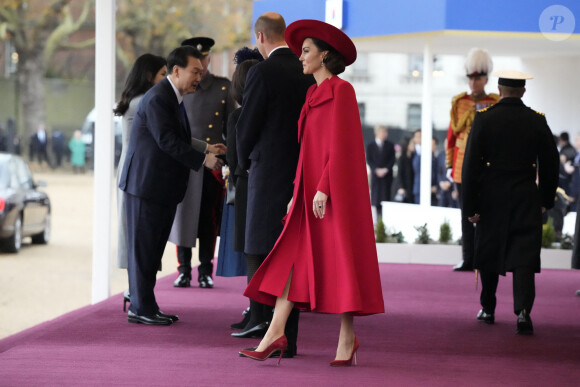 Le président de la Corée du Sud, Yoon Suk Yeol, le prince William et Kate Middleton - Cérémonie de bienvenue du président de la Corée du Sud à Horse Guards Parade à Londres, le 21 novembre 2023. 
