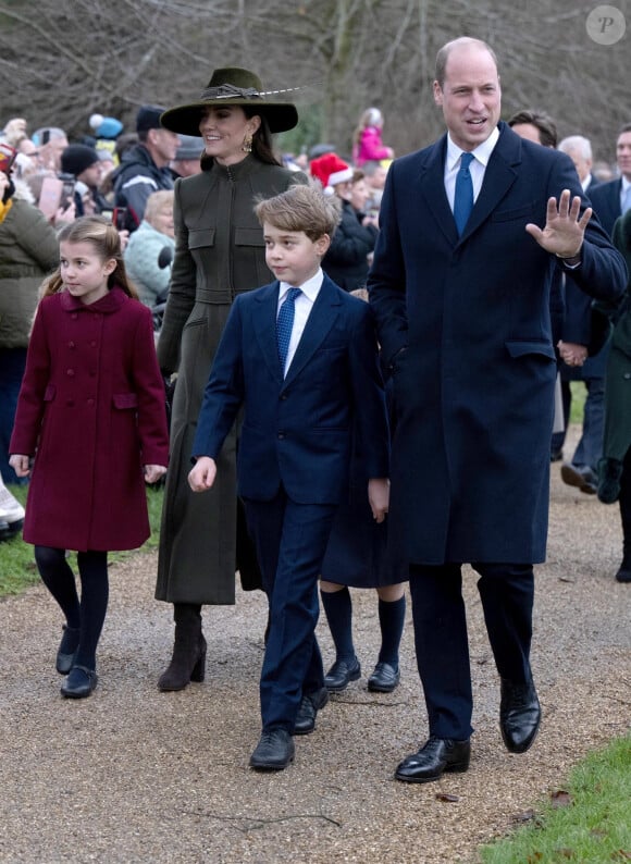 Le prince William, Kate Middleton, le prince George de Galles, et la princesse Charlotte de Galles - La famille royale d'Angleterre assiste au service religieux de Noël à l'église St Mary Magdalene à Sandringham, Norfolk, Royaume Uni, le 25 décembre 2022.
