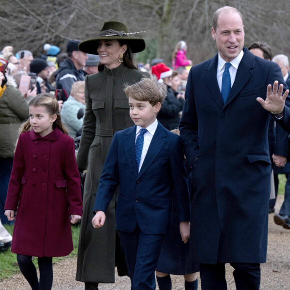 Le prince William, Kate Middleton, le prince George de Galles, et la princesse Charlotte de Galles - La famille royale d'Angleterre assiste au service religieux de Noël à l'église St Mary Magdalene à Sandringham, Norfolk, Royaume Uni, le 25 décembre 2022.