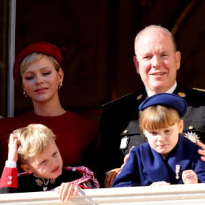 A savoir Jacques et Gabriella, nés de son mariage avec le prince Albert.
Le prince Albert II et la princesse Charlene de Monaco, et leurs enfants le prince Jacques et la princesse Gabriella - La famille princière de Monaco au balcon du palais, à l'occasion de la Fête Nationale de Monaco. Le 19 novembre 2023 © Dominique Jacovides-Bruno Bebert / Bestimage 