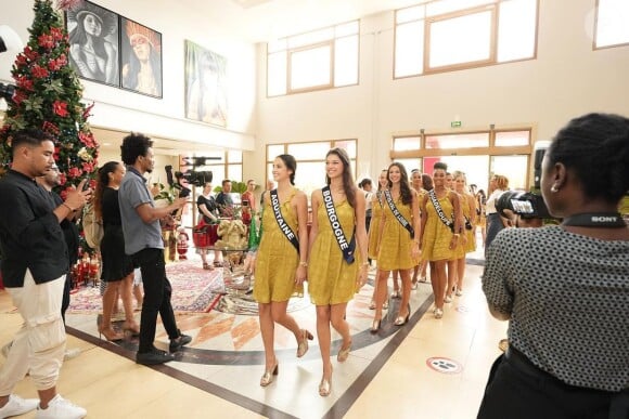 Pas de serviette, pas de douche mais aussi pas de toilettes pour les jeunes femmes !
Les 30 Miss régionales se sont envolées vers la Guyane pour préparer l'élection de Miss France 2024.