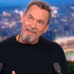 Florent Pagny, qui va beaucoup mieux, était l'invité de Gilles Bouleau aux 20 heures de TF1 le jeudi 16 novembre. © Captute TV TF1 via Bestimage