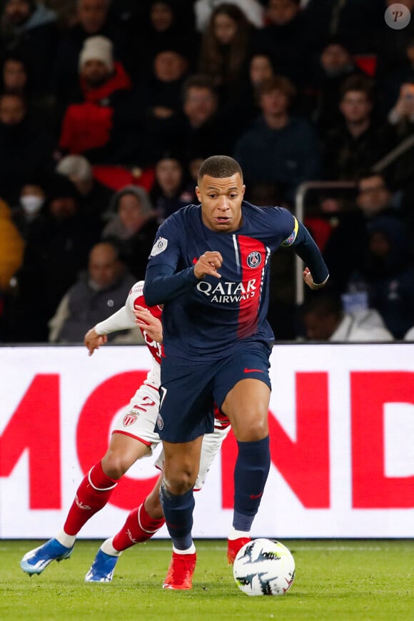 Kylian Mbappe (PSG) lors du match de Ligue 1 Uber Eats "PSG - Monaco (5-2)" au Parc Des Princes, le 24 novembre 2023.