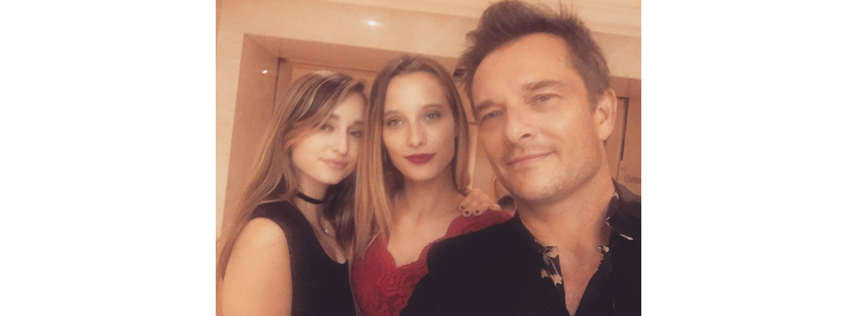 Photo : David Hallyday avec ses filles Ilona et Emma. - Purepeople