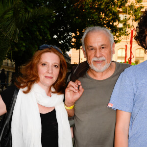 Francis Perrin, sa femme Gersende avec leurs fils Louis et Baptiste à l'inauguration de la fête des Tuileries organisée par Caroline Barclay le 24 juin 2016. © Coadic Guirec / Bestimage  