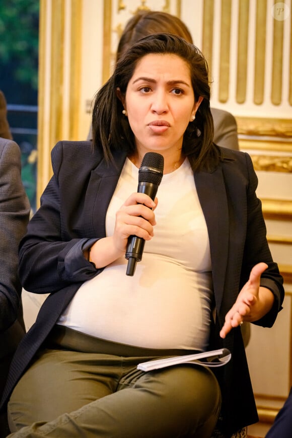 Elle a dévoilé publiquement être en couple avec une femme et attendre un enfant
Sarah El Hairy, Secrétaire d'Etat chargée de la Biodiversité, lors de la présentation de la stratégie nationale de la biodiversité pour 2030, à Matignon, le 27 novembre 2023