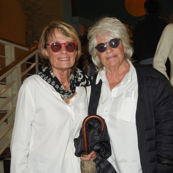 Catherine Lara était l'invitée de l'émission Chez Jordan, diffusée sur C8 et présentée par Jordan de Luxe.
Catherine Lara et sa compagne Samantha - Générale de la pièce "Le Banquet" au théâtre du Rond-Point à Paris