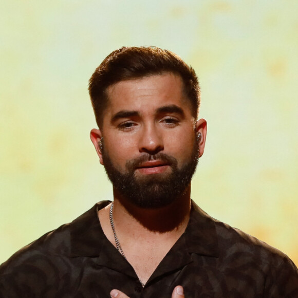 Exclusif - Kendji Girac chante son tube "Eva" - Enregistrement de l'émission "Les 20 chansons préférées 2022", diffusée le 5 janvier 2023 sur M6 © Christophe Clovis / Bestimage É.Gossuin vous invite à un grand show musical inédit au coeur du Dôme de Paris. Grâce à un grand sondage IFOP, découvrez le classement des 20 chansons de l'année préférées des Français. 20 chansons qui sont déjà devenues des tubes incontournables et que vous avez le plus plébiscitées en 2022 ! Au programme de cette soirée évènement, des prestations live exclusives et de nombreuses images qui retraceront une année riche en tubes. Retrouvez toutes les stars et toutes les chansons qui ont marqué l'année musicale ! Alors, quelle chanson avez-vous élue comme étant votre chanson préférée de l'année ? 