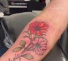 Un dessin représentant l'Adonis goutte-de-sang, une fleur à feuilles finement divisées.
Jérôme (L'amour est dans le pré) s'offre un tatouage XXL en hommage à son fils Adonis. Instagram