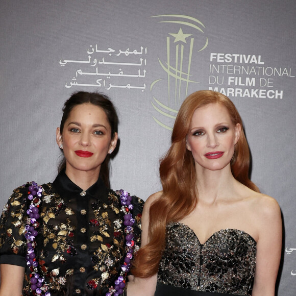 Jessica Chastain, Marion Cotillard au photocall de cérémonie de clôture du 20ème Festival International du Film de Marrakech, Maroc, le 2 décembre 2023. © Dominique Jacovides/Bestimage 