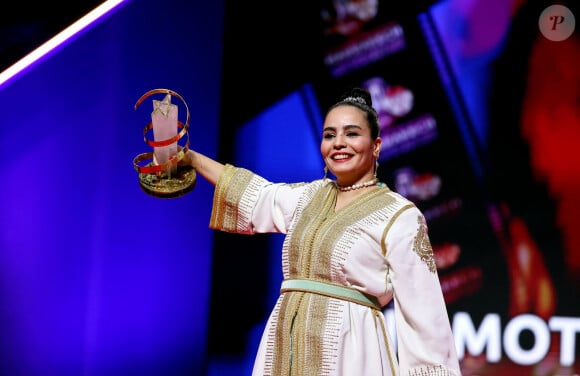 Asmae El Moudir reçoit L'Etoile d'Or pour son film "La mère de tous les mensonges" lors de la cérémonie de clôture et de la remise des prix du 20ème Festival International du Film de Marrakech, Maroc, le 2 décembre 2023. © Dominique Jacovides/Bestimage 