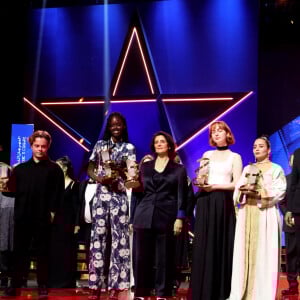 Jessica Chastain entourée des laurèats lors de la cérémonie de clôture et de la remise des prix du 20ème Festival International du Film de Marrakech, Maroc, le 2 décembre 2023. © Dominique Jacovides/Bestimage 