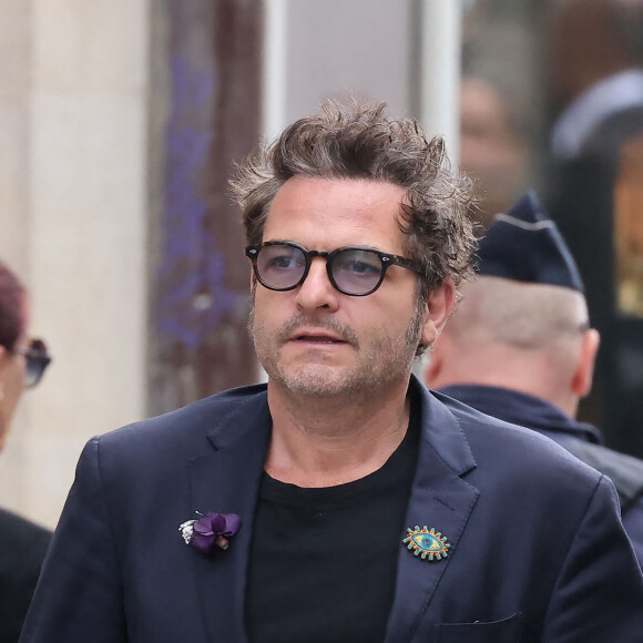 Il s'est également confié dans une interview à nos confrères du Parisien à ce sujet et en profitait pour lancer une pique affectueuse à ses enfants. 
Matthieu Chedid (le chanteur M) - Arrivées des célébrités aux obsèques de Jane Birkin en l'église Saint-Roch à Paris. Le 24 juillet 2023. 
