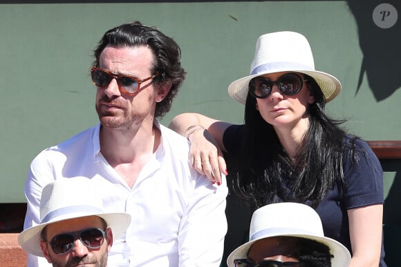 Père de deux enfants, il a eu un fils avec son ex Marie Drucker
Marie Drucker et Mathias Vicherat - Personnalités dans les tribunes lors des internationaux de France de Roland Garros à Paris. Le 10 juin 2017. © Jacovides - Moreau / Bestimage