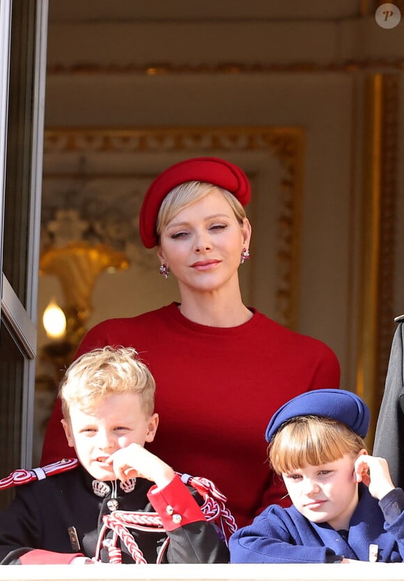 Et en cette fin d'année, ils s'apprêtent à s'envoler vers une destination loitaine et presque inaccessible : l'Antarctique
La princesse Charlène de Monaco, Le prince Jacques de Monaco, marquis des Baux, La princesse Gabriella de Monaco, comtesse de Carladès, - La famille princière de Monaco au balcon du palais, à l'occasion de la Fête Nationale de Monaco. Le 19 novembre 2023 © Dominique Jacovides-Bruno Bebert / Bestimage 