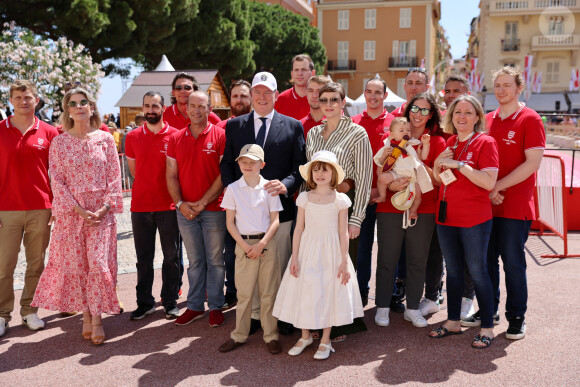 La princesse Charlene, La princesse Gabriella de Monaco, comtesse de Carladès, Le prince Jacques de Monaco, marquis des Baux - Le prince Albert II de Monaco parcourt la 4ème rencontre des sites historiques Grimaldi sur la place du palais Princier à Monaco le 10 juin 2023. © Sebastien Botella / Nice Matin / Bestimage 