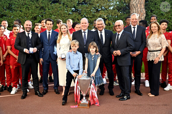 Le prince Albert II de Monaco, avec ses enfants le prince héréditaire Jacques et la princesse Gabriella, a reçu au Palais l'équipe de football de l'académie de l'A.S. Monaco vainqueur de la coupe Gambardella Crédit Agricole, et les membres du staff dont Juan Sartori, le vice-président, et sa femme Ekaterina Rybolovleva, la fille du président, le 3 juin 2023. L'A.S.M. U-18 a remporté la finale face à Clermont par 4 buts à 2, au Stade de France, le 29 avril. Organisée depuis la saison 1954-1955, la Coupe Gambardella - Crédit Agricole, nom donné en hommage à l'ancien président de la FFF décédé en 1953, a longtemps été baptisée Coupe de France des Juniors. Elle a toujours été ouverte aux jeunes joueurs de moins de 19 ans (U18 depuis la saison 2019-2020).  C'est la 5ème fois que les monégasque remporte cette coupe. © Bruno Bebert/Bestimage 