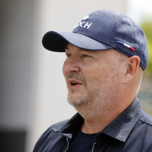 Exclusif - Sébastien Cauet - L'animateur radio de NRJ, Sébastien Cauet retourne à Marle (Aisne), sa ville natale, et inaugure la piscine municipale qui porte son nom le 11 juin 2022. © Claude Dubourg/Bestimage