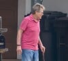 Il avait été aperçu une des dernières fois en 2021 à Malibu dans son domicile
Exclusif - Ryan O'Neal (Love Story), 80 ans, marche avec une canne devant son domicile à Malibu le 14 août 2021.