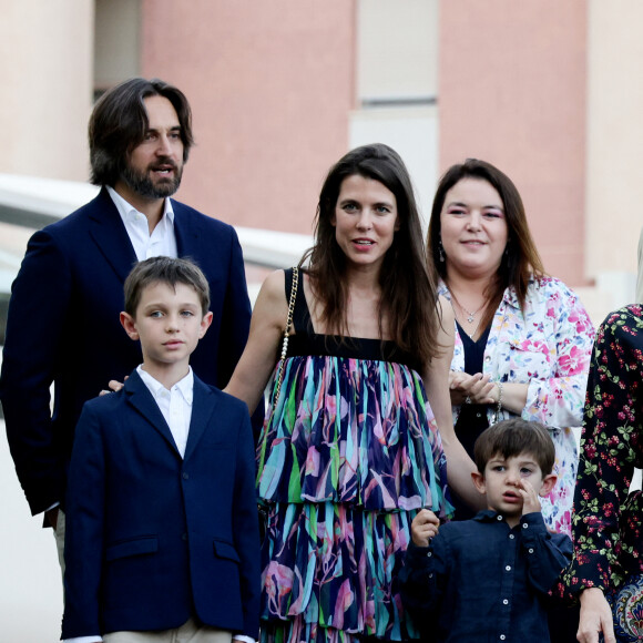 Dimitri Rassam, Raphaël Elmaleh, Charlotte Casiraghi, Balthazar Rassam lors du traditionnel pique-nique "U Cavagnëtu" au parc Princesse Antoinette à Monaco le 9 septembre 2023. © Claudia Albuquerque / Bestimage 