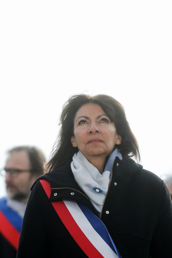 La maire de Paris est issue d'une famille qui a émigré d'Espagne
 
Anne Hidalgo, maire de Paris à la cérémonie de dépôt de gerbe et du ravivage de la flamme de la Tombe du Soldat inconnu à l'Arc de Triomphe lors de la cérémonie du 105ème anniversaire de l'Armistice de 1918, mettant fin à la Première Guerre mondiale, à Paris, France, le 11 novembre 2023. © Stéphane Lemouton/Bestimage