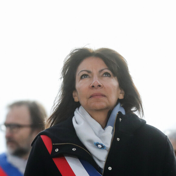 La maire de Paris est issue d'une famille qui a émigré d'Espagne
 
Anne Hidalgo, maire de Paris à la cérémonie de dépôt de gerbe et du ravivage de la flamme de la Tombe du Soldat inconnu à l'Arc de Triomphe lors de la cérémonie du 105ème anniversaire de l'Armistice de 1918, mettant fin à la Première Guerre mondiale, à Paris, France, le 11 novembre 2023. © Stéphane Lemouton/Bestimage