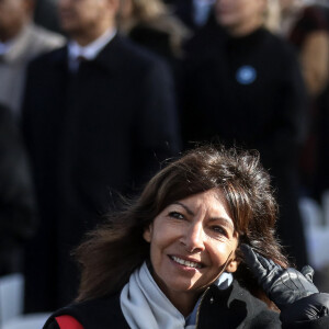 La maire de Paris, Anne Hidalgo à la cérémonie de dépôt de gerbe et du ravivage de la flamme de la Tombe du Soldat inconnu à l'Arc de Triomphe lors de la cérémonie du 105ème anniversaire de l'Armistice de 1918, mettant fin à la Première Guerre mondiale, à Paris, France, le 11 novembre 2023. © Stéphane Lemouton/Bestimage