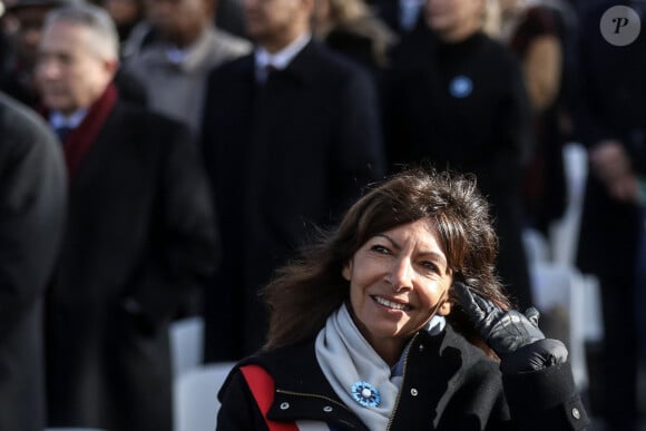 La maire de Paris, Anne Hidalgo à la cérémonie de dépôt de gerbe et du ravivage de la flamme de la Tombe du Soldat inconnu à l'Arc de Triomphe lors de la cérémonie du 105ème anniversaire de l'Armistice de 1918, mettant fin à la Première Guerre mondiale, à Paris, France, le 11 novembre 2023. © Stéphane Lemouton/Bestimage