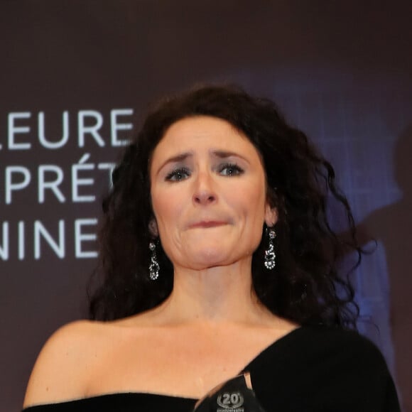 "Vous allez nous manquer !", "Prenez soin de vous", "J'espère que pleins de projets se profilent pour vous." Elsa n'a désormais plus le choix si elle veut retrouver ses fans !
Elsa Lunghini reçoit le prix de la meilleure interprétation féminine dans "Parole contre parole" de D.Bivel - Clôture du 20ème anniversaire du Festival des Créations Télévisuelles de Luchon, France, le 10 février 2018. © Patrick Bernard/Bestimage