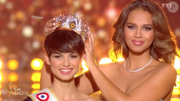 Élue le 14 octobre à Liévin, elle a 20 ans et mesure 1,70 mètre.
Miss Nord-Pas-de-Calais, Eve Gilles, est élue Miss France 2024.