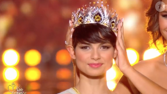 Elle a su se démarquer avec son caractère.
Miss Nord-Pas-de-Calais, Eve Gilles, est élue Miss France 2024.