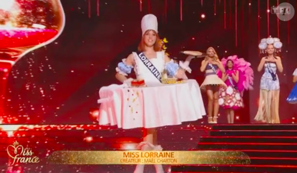 Angeline Aron-Clauss est devenue la risée de la Toile en raison de son costume régional
Capture de l'élection Miss France 2024 diffusée ce samedi 16 décembre sur TF1