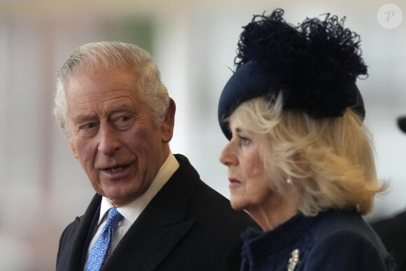 Habituellement, Camilla Parker Bowles participait au repas de Noël de la famille royale, avant de s'éclipser pour rejoindre le repas de Noël de sa propre famille
Le roi Charles III d'Angleterre, Camilla Parker Bowles, reine consort d'Angleterre, - Cérémonie de bienvenue du président de la Corée du Sud à Horse Guards Parade à Londres, le 21 novembre 2023. 