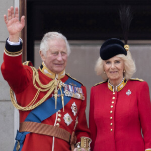 Cette année, la famille de la reine consort sera convié au repas de Noël de la famille royale britannique
Le roi Charles III, la reine consort Camilla Parker Bowles - La famille royale d'Angleterre sur le balcon du palais de Buckingham lors du défilé "Trooping the Colour" à Londres. Le 17 juin 2023