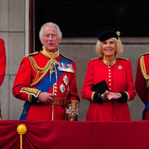 La princesse Anne, le prince George, le prince Louis, la princesse Charlotte, Kate Catherine Middleton, princesse de Galles, le prince William de Galles, le roi Charles III, la reine consort Camilla Parker Bowles, le duc Edward d'Edimbourg, Sophie, duchesse d'Edimbourg - La famille royale d'Angleterre sur le balcon du palais de Buckingham lors du défilé "Trooping the Colour" à Londres. Le 17 juin 2023 