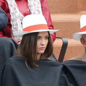 Jean-Paul Belmondo et sa petite-fille Annabelle assistent au 8eme sacre de Rafael Nadal lors des Internationaux de France à Roland Garros a Paris le 9 juin 2013.