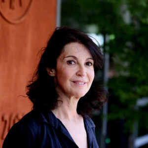 Une sacrée confidence !
Zabou Breitman au village (jour 14) lors des Internationaux de France de Tennis de Roland Garros 2022 à Paris, France, le 4 juin 2022. © Dominique Jacovides/Bestimage 