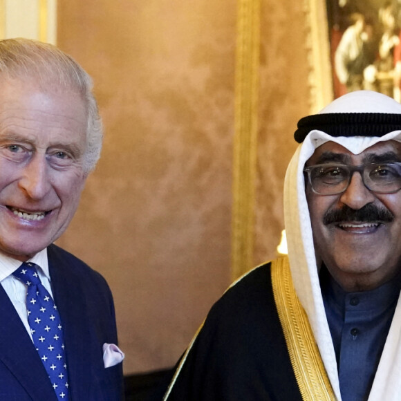 L'époux de Kate Middleton est allé présenter ses condoléances, en personne, au Sheikh Mishal Al-Ahmad Al-Jaber Al-Sabah.
Le roi Charles III d'Angleterre, reçoit le prince héritier du Koweït Cheikh Mishal al-Ahmad al-Jaber al-Sabah lors d'une audience au palais de Buckingham, à Londres, le 25 octobre 2023.