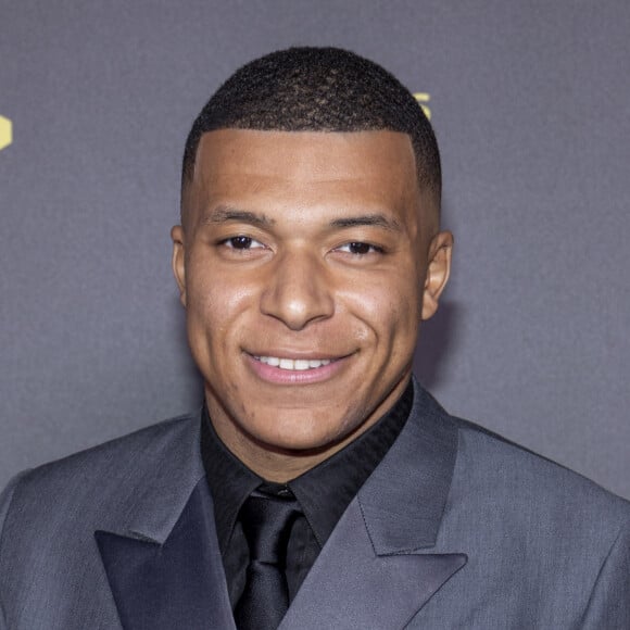 Où en sont les amours de Kylian Mbappé ?
 
Kylian Mbappé - Photocall de la 67ème cérémonie du Ballon d'Or au Théâtre du Chatelet à Paris. © Cyril Moreau/Bestimage