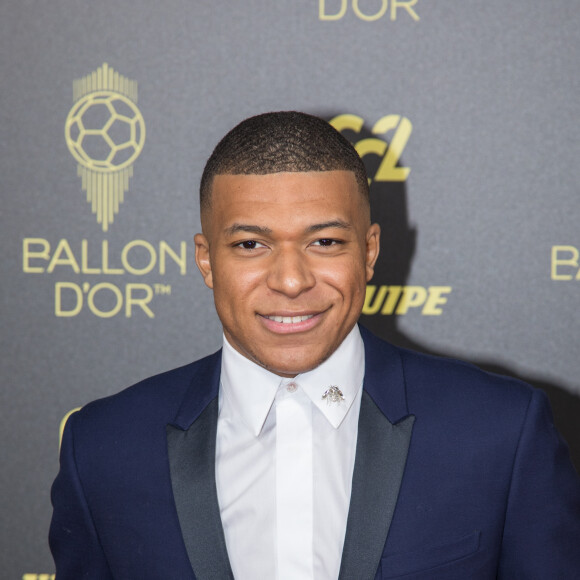 À 25 ans, Kylian Mbappé semble donc toujours être un coeur à prendre !
 
Kylian Mbappé - Cérémonie du Ballon d'Or 2019 à Paris le 2 décembre 2019. © Jeremy Melloul/Bestimage